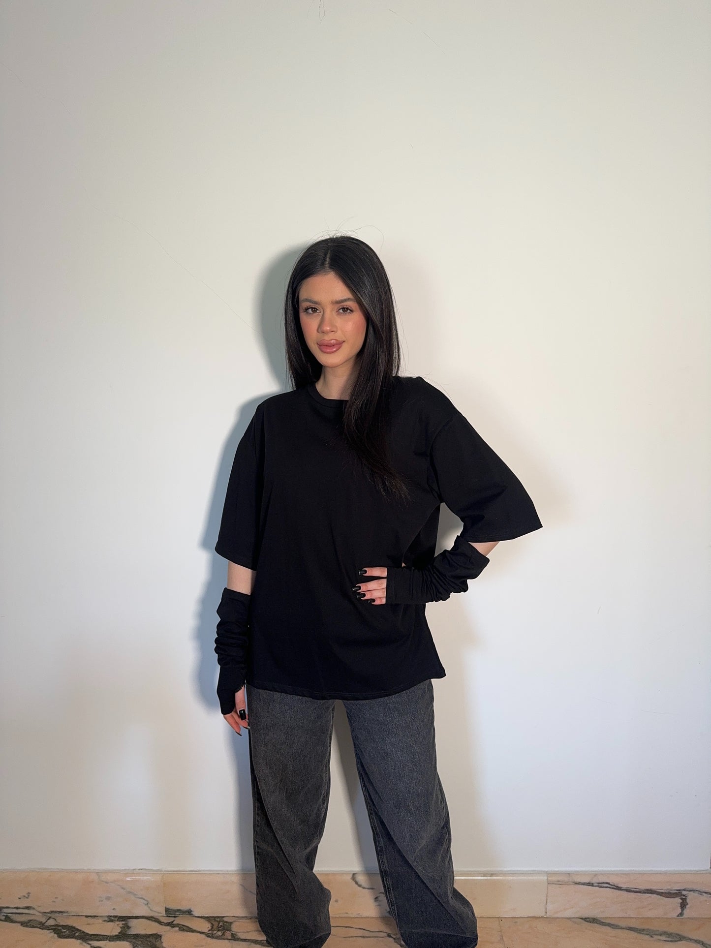 T-SHIRT MANICOTTI GIGLIO nero ( collo stretto )
