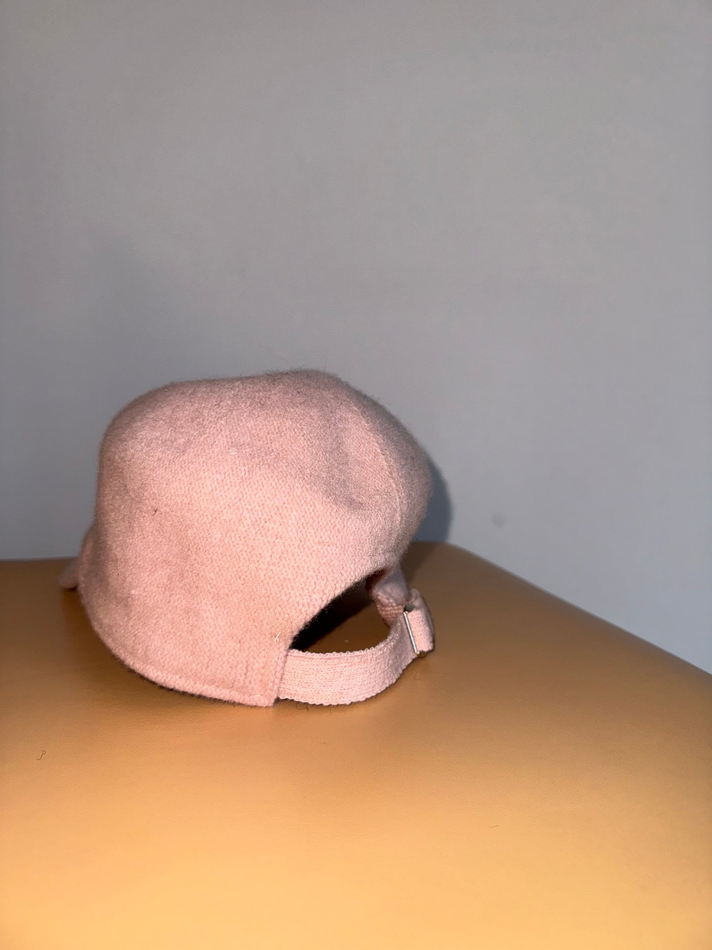 cappello conci in lana rosa